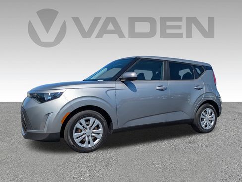Used 2023 Kia Soul LX FWD image 2