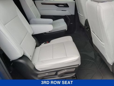 New 2026 Chevrolet Suburban Premier w/ Sun And Tow Package AWD/4WD image 21