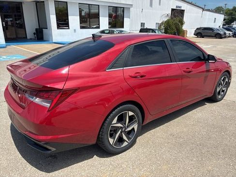 Used 2022 Hyundai Elantra Limited FWD image 6