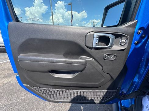 Used 2022 Jeep Gladiator Sport AWD/4WD image 18