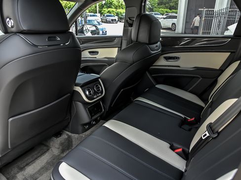 Certified 2022 Bentley Bentayga AWD/4WD image 23