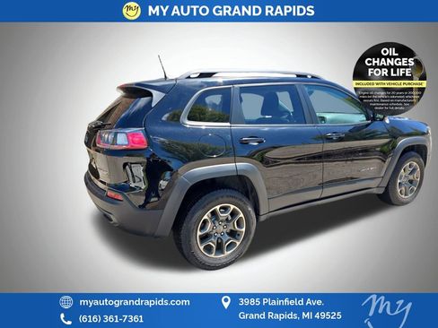 Used 2020 Jeep Cherokee Trailhawk w/ Cold Weather Group AWD/4WD image 7