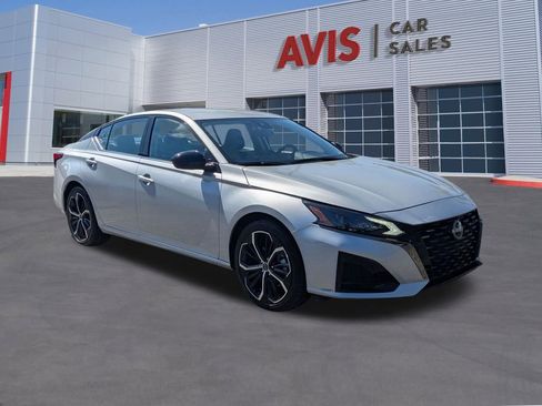 Used 2025 Nissan Altima 2.5 SR image 3