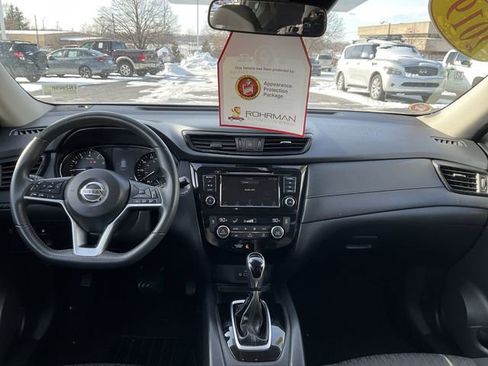 Used 2019 Nissan Rogue SV image 11