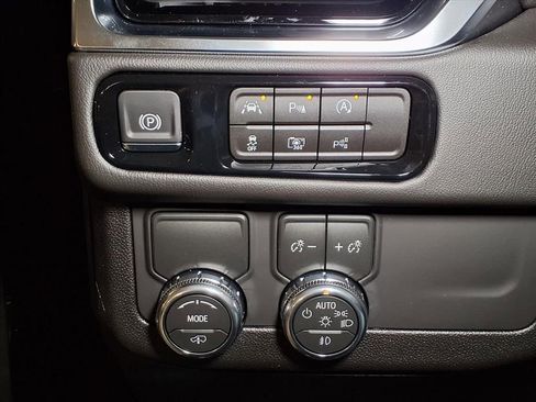 New 2026 GMC Yukon XL Denali w/ Sun & Power Step Package image 10