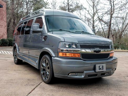 Used 2023 Chevrolet Express 2500 image 5
