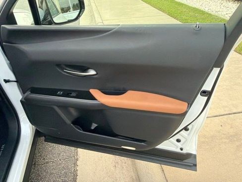 Used 2022 Lexus UX 200 w/ Premium Package FWD image 22