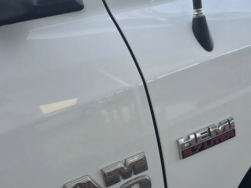 Used 2019 RAM 1500 Classic SLT RWD image 9