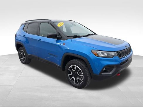 Used 2024 Jeep Compass Trailhawk image 7
