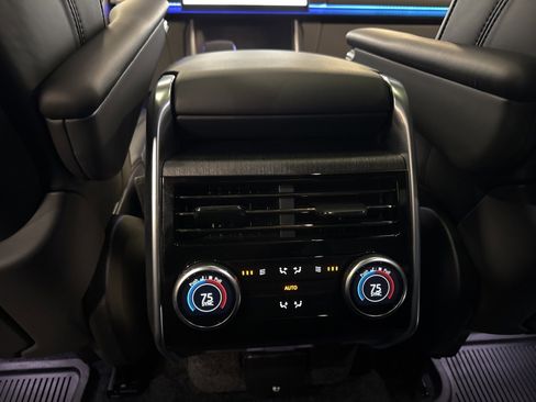 Used 2024 Land Rover Range Rover SE image 16
