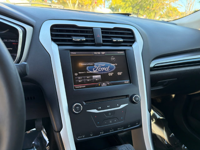 Used 2014 Ford Fusion SE FWD image 25