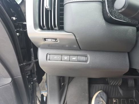Certified 2025 Nissan Pathfinder SL FWD image 12