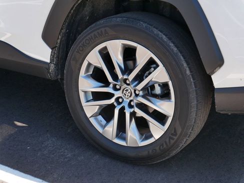Used 2021 Toyota RAV4 XLE Premium AWD/4WD image 6
