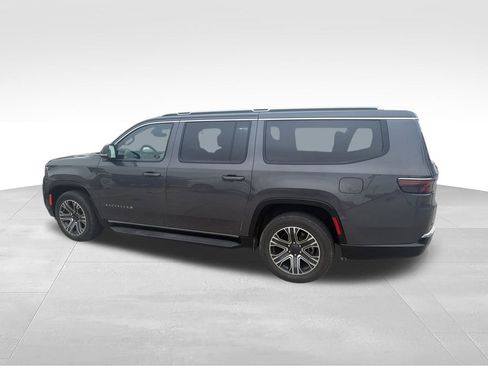 Used 2024 Jeep Wagoneer L Series II w/ Flexible Seating Group RWD image 9