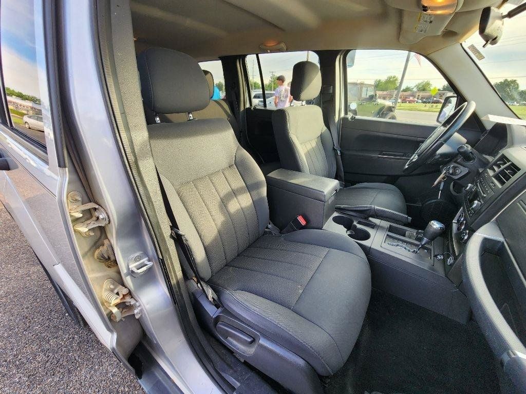 Used 2011 Jeep Liberty Sport AWD/4WD image 16