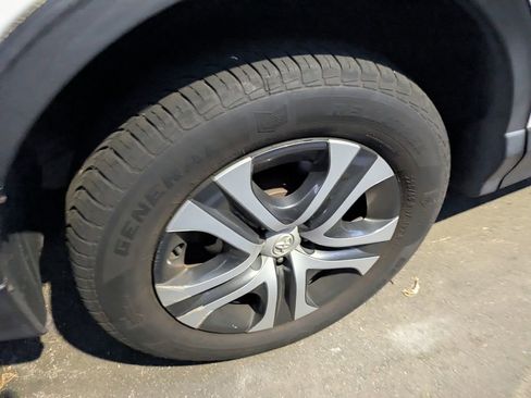 Used 2018 Toyota RAV4 LE image 9