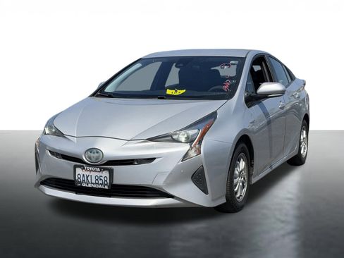 Used 2017 Toyota Prius Two w/ Prius Two Safety Plus Package image 4