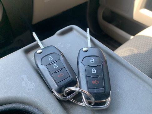 Used 2018 Ford F150 XLT image 32