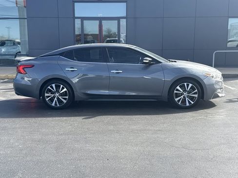 Used 2017 Nissan Maxima Platinum image 2