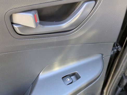 Used 2022 Hyundai Kona SE image 24