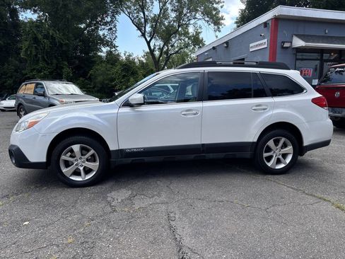 Used 2014 Subaru Outback 2.5i Limited AWD/4WD image 2