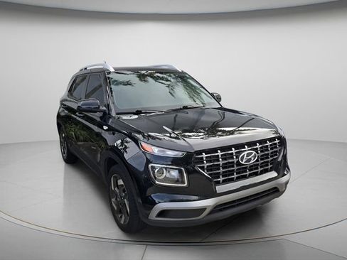 Used 2023 Hyundai Venue SEL FWD image 4