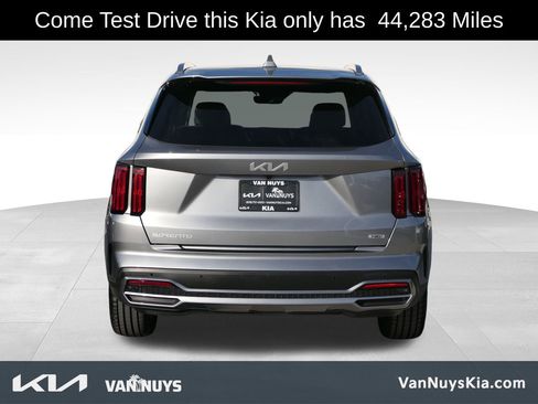Used 2023 Kia Sorento SX Prestige w/ Panoramic Sunroof Package image 4