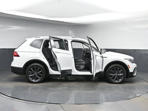 Used 2022 Volkswagen Tiguan SE w/ Panoramic Sunroof Package FWD image 43