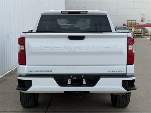 Used 2024 Chevrolet Silverado 1500 Custom image 5