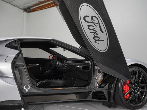 Used 2019 Ford GT RWD image 33
