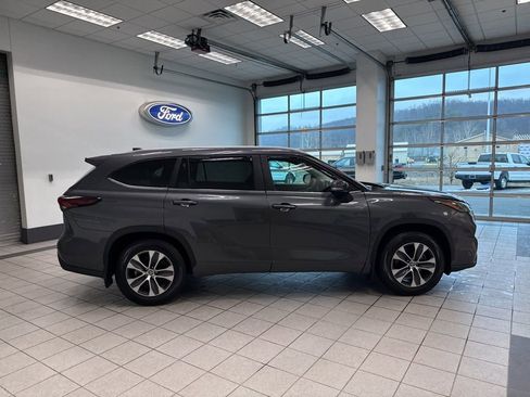 Used 2024 Toyota Highlander XLE image 17