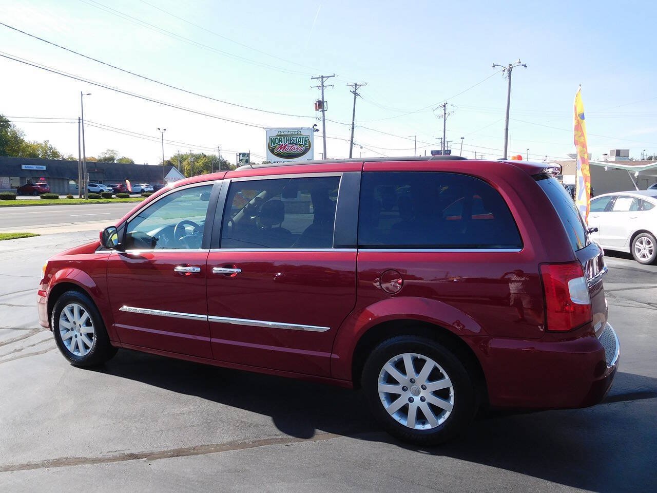 Used 2016 Chrysler Town & Country Touring w/ Driver Convenience Group FWD image 6
