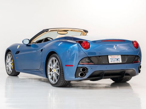 Used 2010 Ferrari California image 8