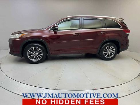Used 2018 Toyota Highlander XLE AWD/4WD image 2