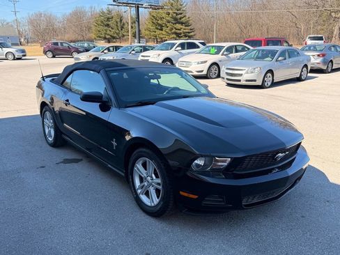 Used 2011 Ford Mustang Convertible image 4