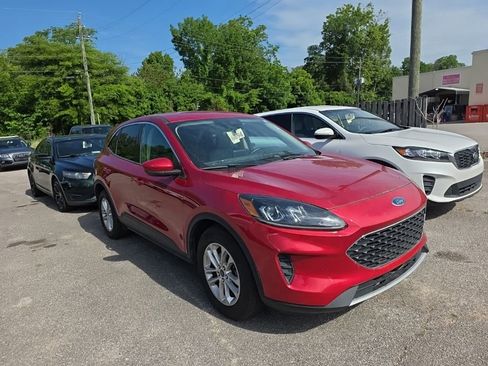 Used 2020 Ford Escape SE FWD image 3