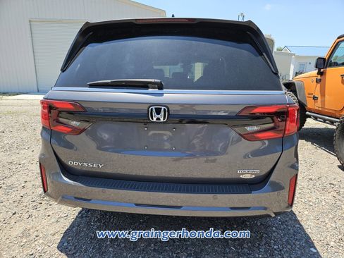 Certified 2025 Honda Odyssey Touring image 8