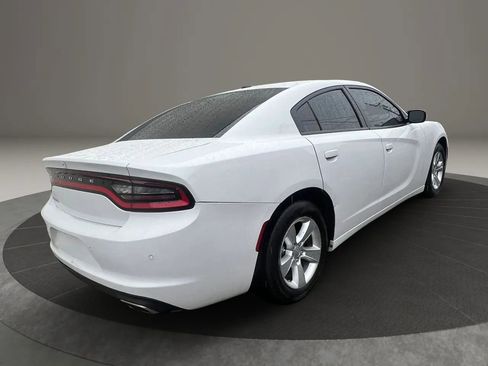 Used 2020 Dodge Charger SXT w/ Leather Interior Group RWD image 5