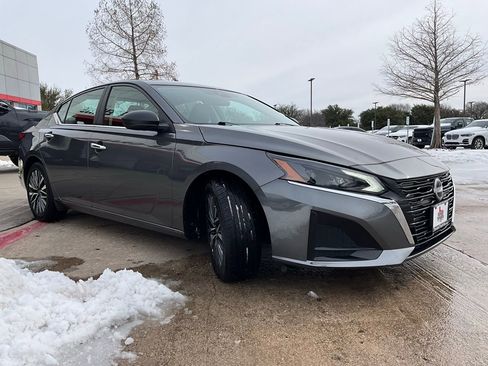 Used 2025 Nissan Altima 2.5 SV image 5