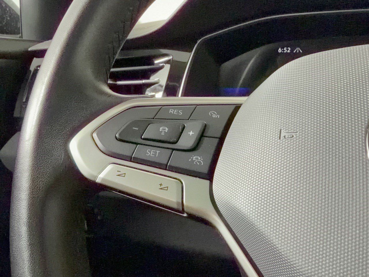 Used 2025 Volkswagen Jetta SE FWD image 18