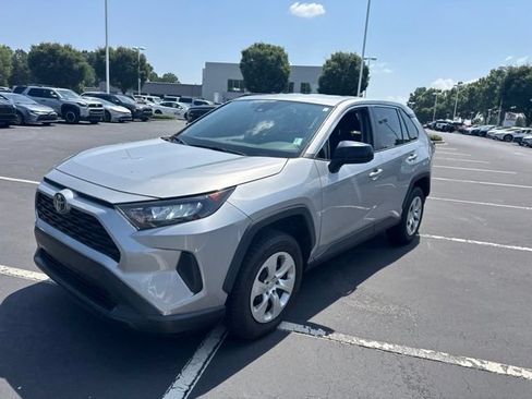 Used 2022 Toyota RAV4 LE FWD image 9