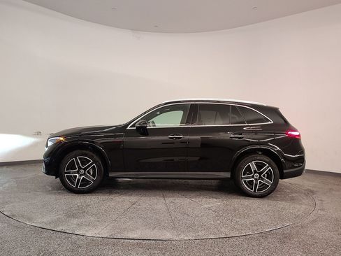 Used 2026 Mercedes-Benz GLC 300 image 2