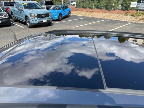 Used 2021 Volkswagen Tiguan SE R-Line image 28