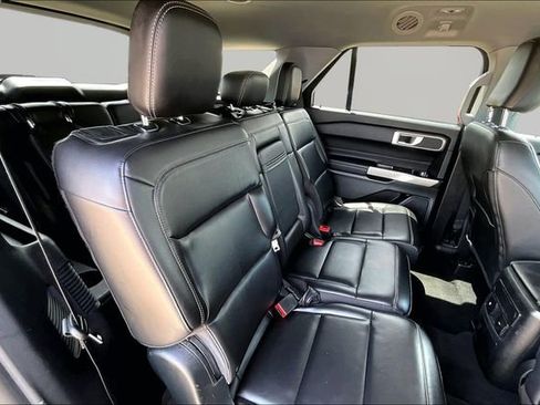 Used 2022 Ford Explorer XLT w/ Equipment Group 202A AWD/4WD image 29