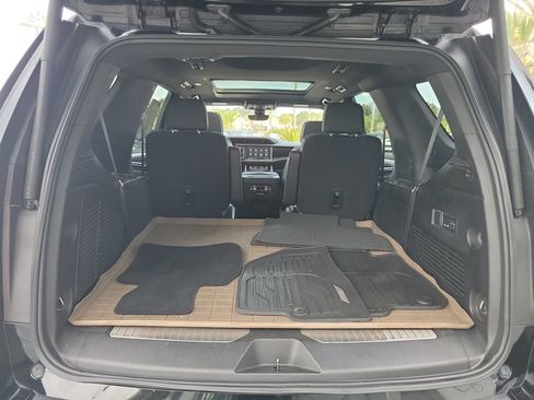 Used 2021 GMC Yukon Denali w/ Denali Premium Package AWD/4WD image 13