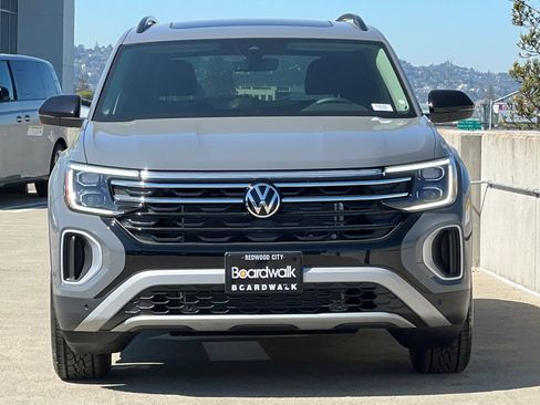 New 2026 Volkswagen Atlas Peak Edition image 9