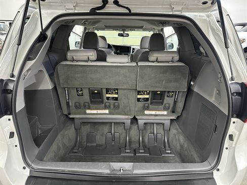Used 2015 Toyota Sienna XLE AWD/4WD image 18