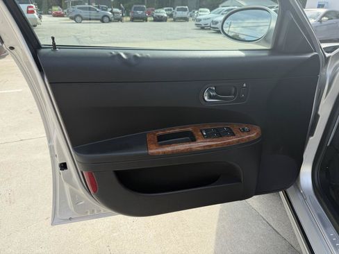Used 2005 Buick LaCrosse CXL w/ Chrome Appearance Package FWD image 10