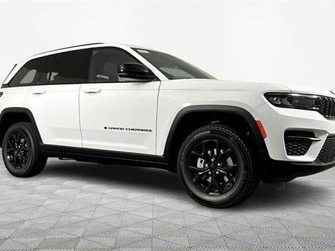 New 2025 Jeep Grand Cherokee Altitude image 3