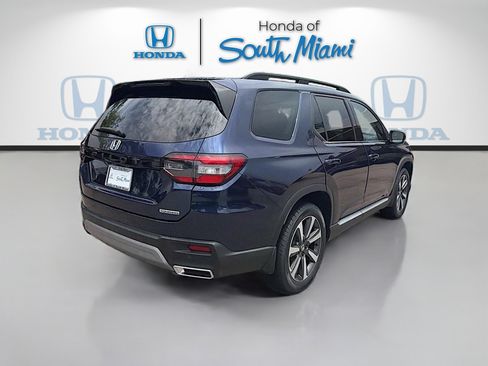 Used 2023 Honda Pilot Touring image 7